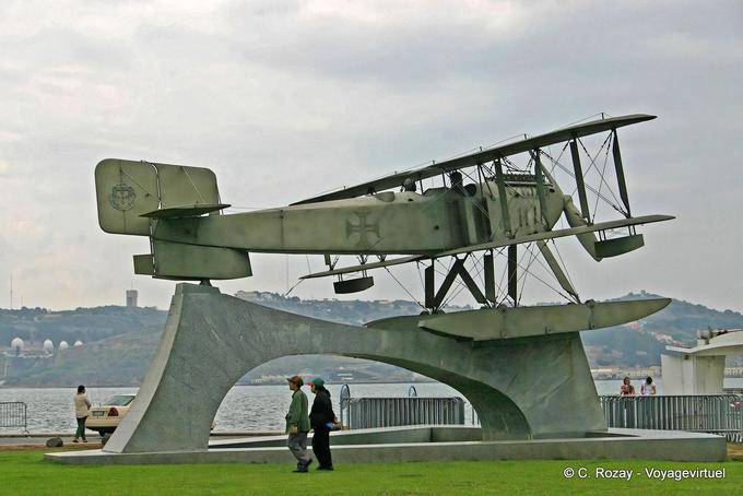 Scultura Idrovolante, monumento Sacadura Cabral e Gago Coutinho, Lisbona - Portogallo