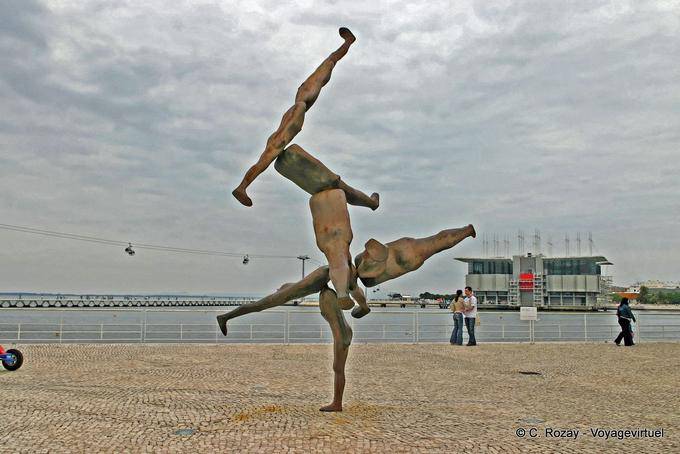 Rhizome, scultura in ferro di Antony Gormley, Parque das Nações, Lisbona - Portogallo