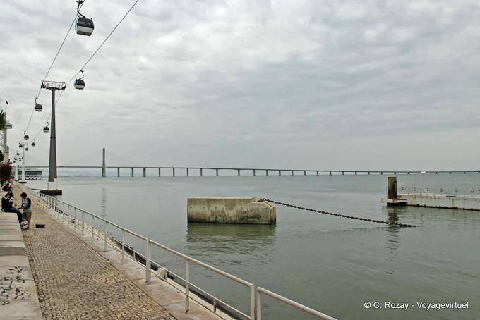 Le rive del fiume Tago e Vasco da Gama Bridge, Parco delle Nazioni, Lisbona - Portogallo