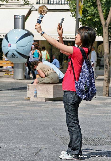 Bambola giapponese, delirio turistico, Rossio, Lisbona - Portogallo