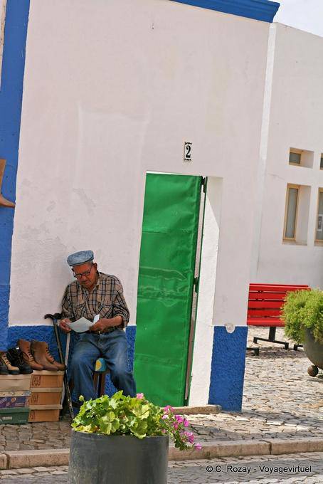 Mértola, il venditore di scarpe - Portogallo