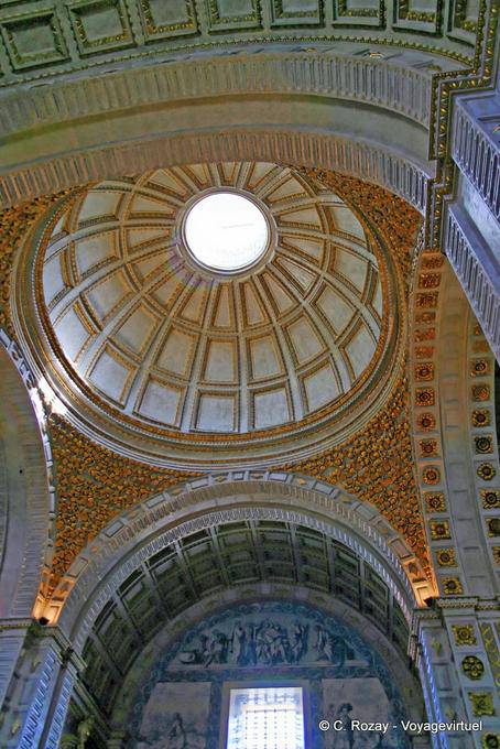 La cupola e lanterna di pietra, la chiesa di Nossa Senhora da Nazaré - Portogallo