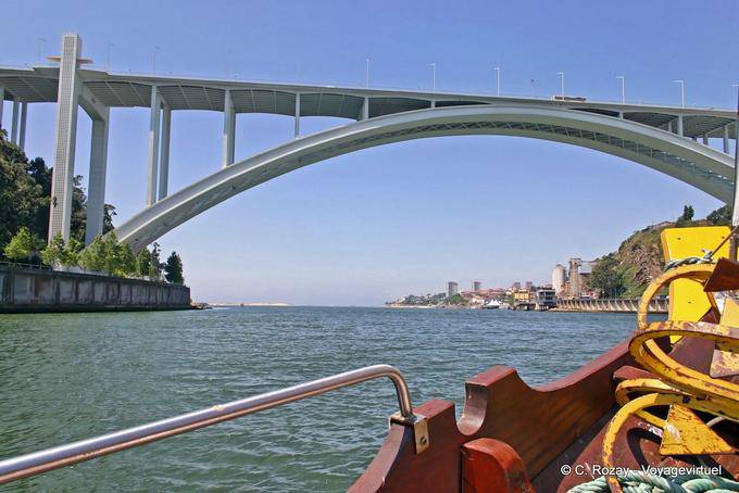 Il Ponte Arrabida e la foce del Duro, Porto - Portogallo