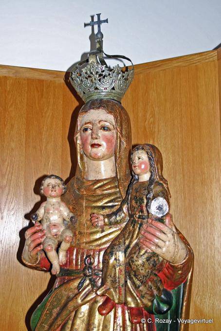 Legno policromo raffigurante una regina ei suoi figli, Museo di San Francisco, Porto - Portogallo