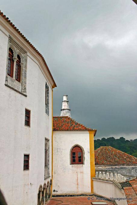 Nubi su un camino nel Palazzo Nazionale, Sintra - Portogallo