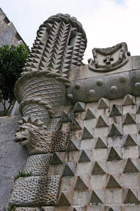 Dettaglio architettonico del portale gotico, Pena National Palace, Sintra - Portogallo
