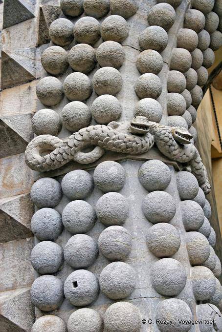 Focus su serpenti e palle portale, Palazzo Pena, Sintra - Portogallo