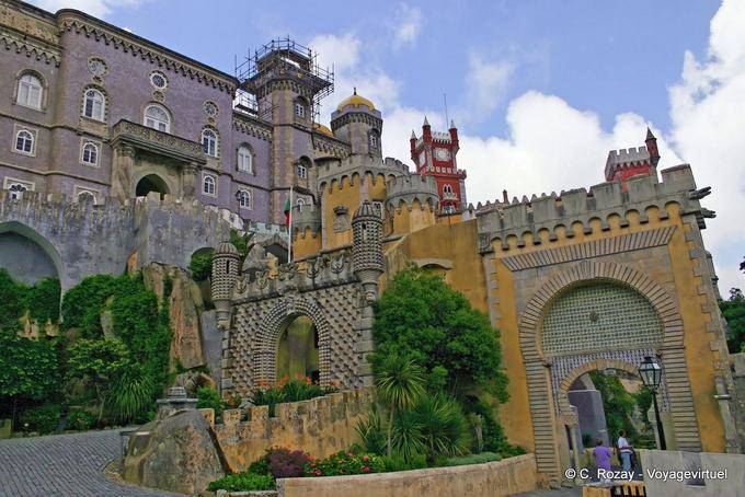 La porta porta moresca e gotica, salire il Palazzo di Pena, Sintra - Portogallo