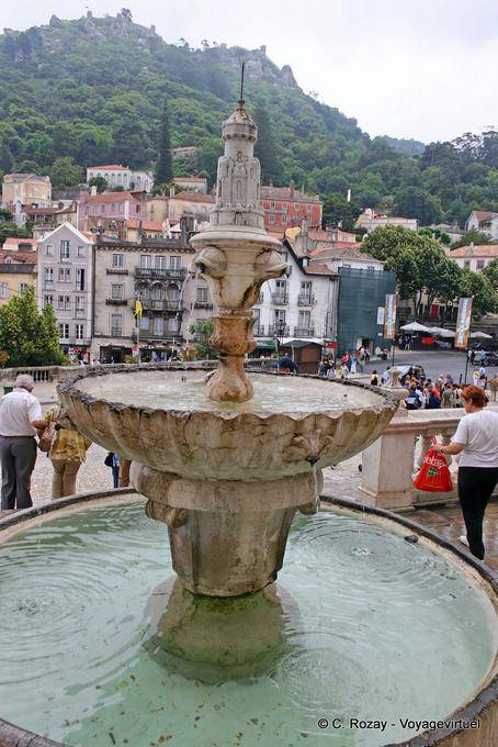 Una fontana in piazza della Repubblica, Sintra - Portogallo