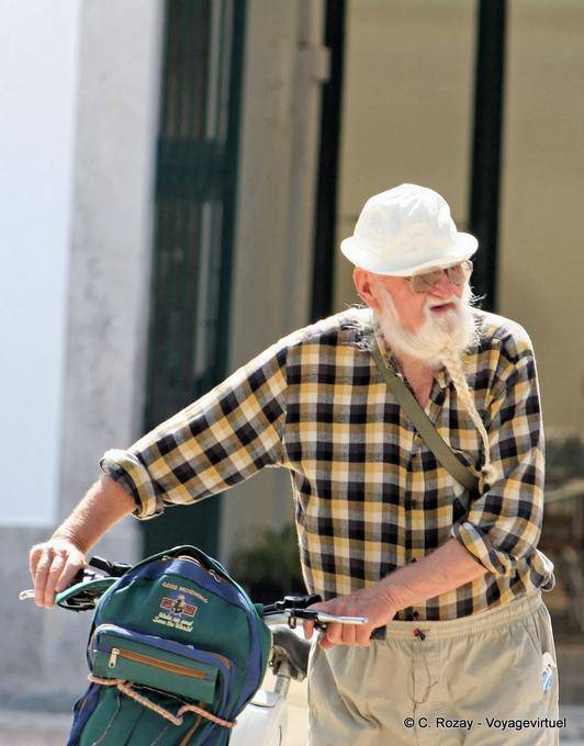 Il ciclista con la barba intrecciata, Tavira - Portogallo