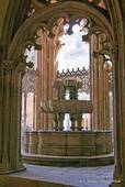 Fontana nel chiostro di D. João I, il monastero di Batalha, Portogallo.