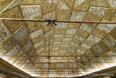 Soffitto della Sala dos Capelos, opera del pittore Jacinto Pereira da Costa, brutescos esperto, dipinto nel 1655, università, Coimbra, Portogallo.