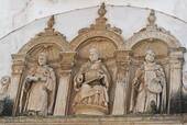 Santi di nicchia, rua São Salvador, Coimbra, Portogallo.