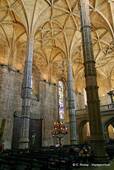 Le colonne e il tetto della chiesa di S. Maria de Belém, Jerónimos, Lisbona, Portogallo.