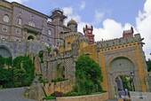 La porta porta moresca e gotica, salire il Palazzo di Pena, Sintra, Portogallo.