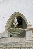 Fontana davanti al Palácio da Vila, Sintra, Portogallo.