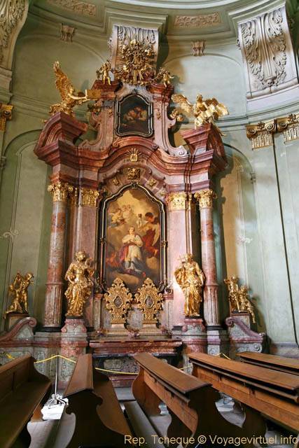 Marbre rose et dorures, Église Saint-Nicolas (Kostel sv. Mikuláše), Malá Strana - Praga, Repubblica Ceca