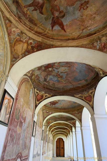 Le cloître aux murs et plafonds peints, Notre-Dame de la Victoire (Montagne Blanche), Bílá Hora - Praga, Repubblica Ceca