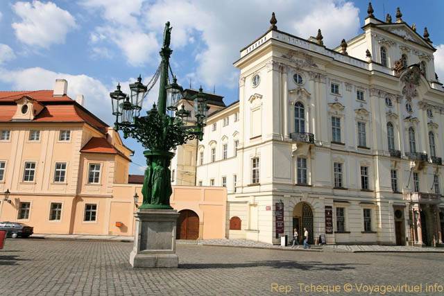 Face au Palais de l'Archevêché, Hradcanske Nam - Praga, Repubblica Ceca