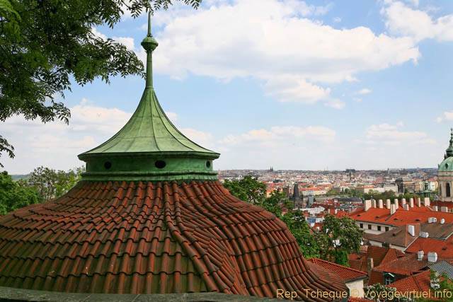 Hradčany, jardins du château, le toit de tuiles, Zahrady, (Prazsky Hrad) - Praga, Repubblica Ceca