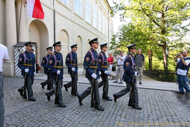 Hradčany, la relève de la garde, Powder Bridge Mostu - Praga, Repubblica Ceca
