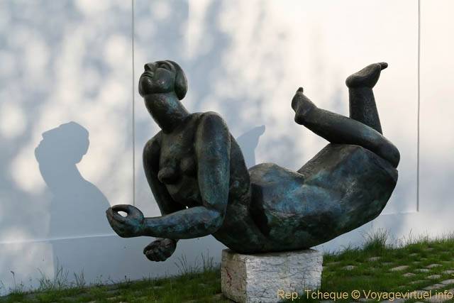 Kampa Museum, Femme au soleil, sculpture d'Eva Kmentova - Praga, Repubblica Ceca