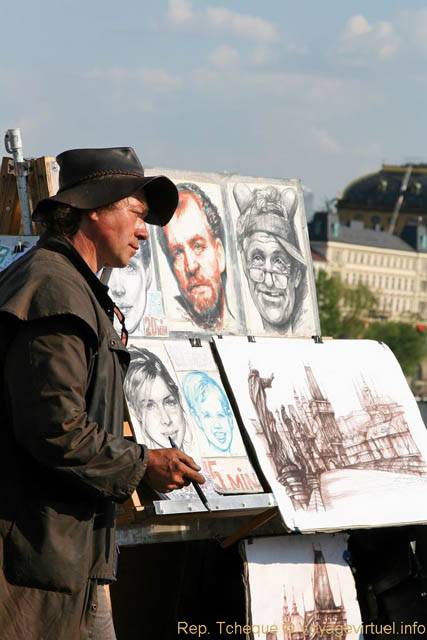 Karluv Most, un dessinateur sur le Pont Charles - Praga, Repubblica Ceca