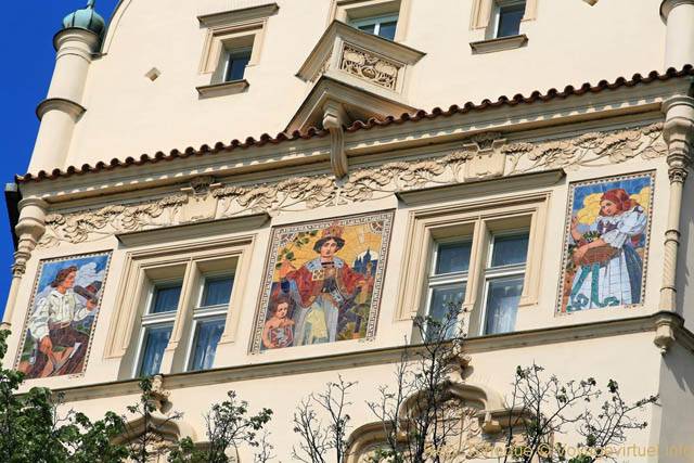 Décoration sur la façade de l'hôtel Paris, angle de Králodvorská et U Obecního domu - Praga, Repubblica Ceca
