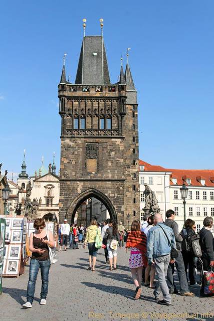 Pont Charles, une autre vue de la Tour Gothique - Praga, Repubblica Ceca