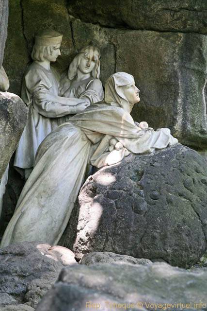 Statues dans la grotte Julius Zeyer, Parc Letna (Letenské Sady) - Praga, Repubblica Ceca