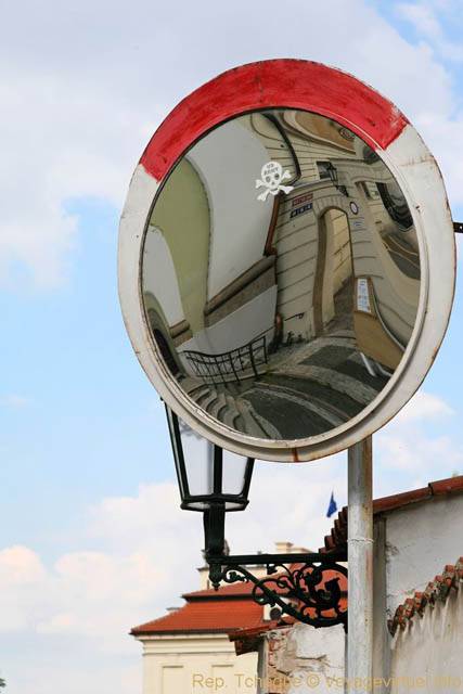 Reflet dans le miroir, Malá Strana, Hellichova - Praga, Repubblica Ceca