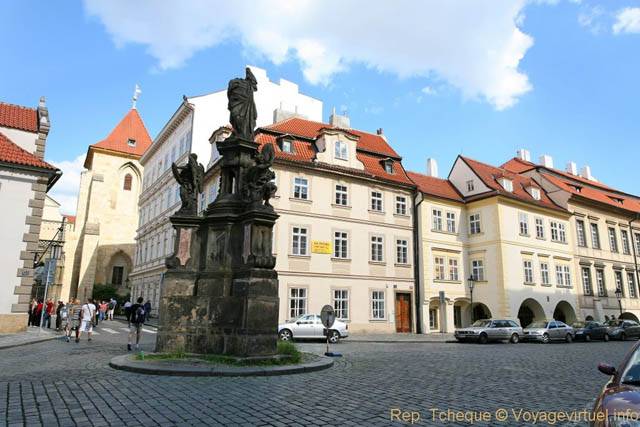 Sculpture de l'Ordre des Chevaliers de Malte de Saint-Jean Baptiste, Maltézské Place, Malá Strana - Praga, Repubblica Ceca