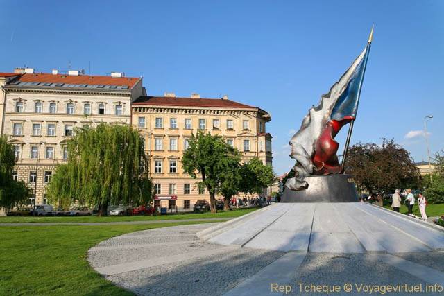 Monument dans le parc, Malostranska, U Zelezne Lavky  - Praga, Repubblica Ceca