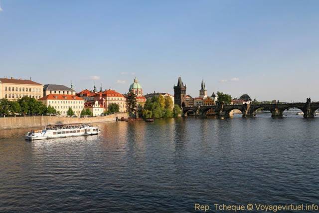 Manesuv Most, vue sur le Clementinum et le Pont Charles - Praga, Repubblica Ceca