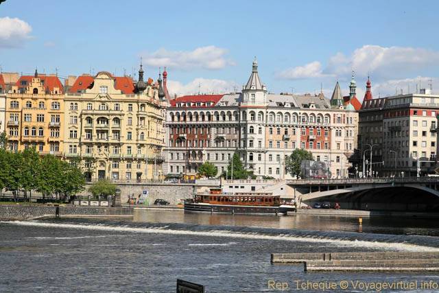 Masarykovo Nabrezy, le quai vu depuis Kampa - Praga, Repubblica Ceca