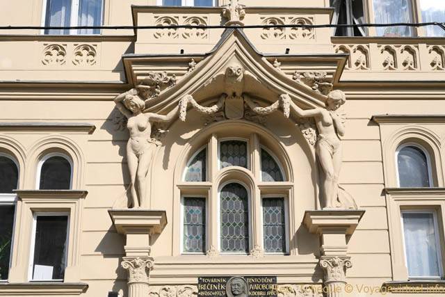 Statues de femmes au 8 Masarykovo Nabrezy - Praga, Repubblica Ceca
