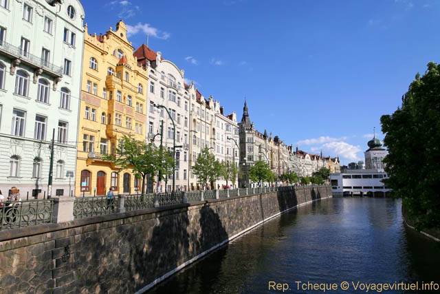 Masarykovo Nabrezy, vue sur le quai - Praga, Repubblica Ceca