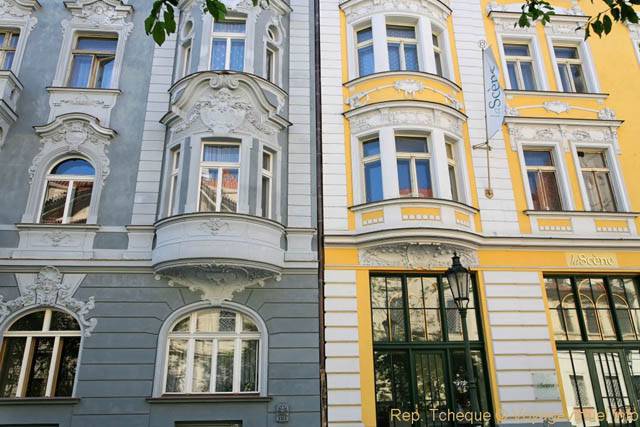 Une façade grise, une façade jaune, U Milosrdných - Praga, Repubblica Ceca