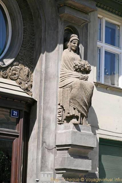 Nam Curieovych, statue au 21 Maiselova, Josefov - Praga, Repubblica Ceca