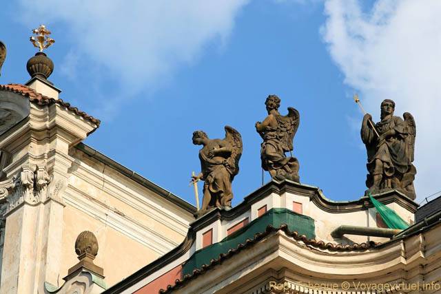 Národní, statues sur l'église Sainte-Ursule (Kostel sv. Voršily) - Praga, Repubblica Ceca