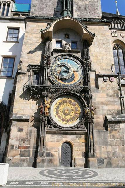 Les différents cadrans de l'horloge astronomique construite par Nicolas de Kadau1 en 1410, Ancien Hôtel de ville - Praga, Repubblica Ceca