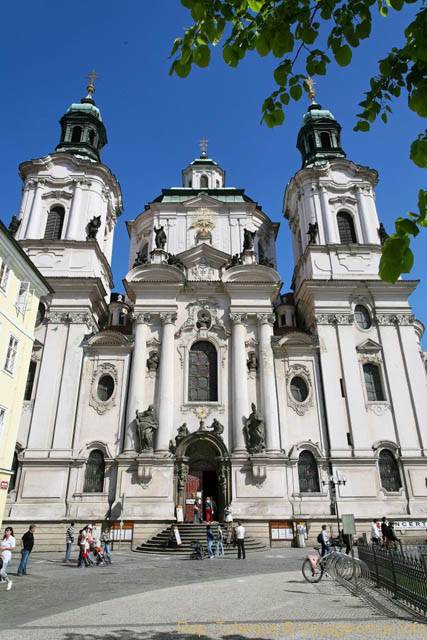 La façade de l'Église Saint-Nicolas (Kostel sv. Mikuláše), Place de la Vieille-Ville - Praga, Repubblica Ceca