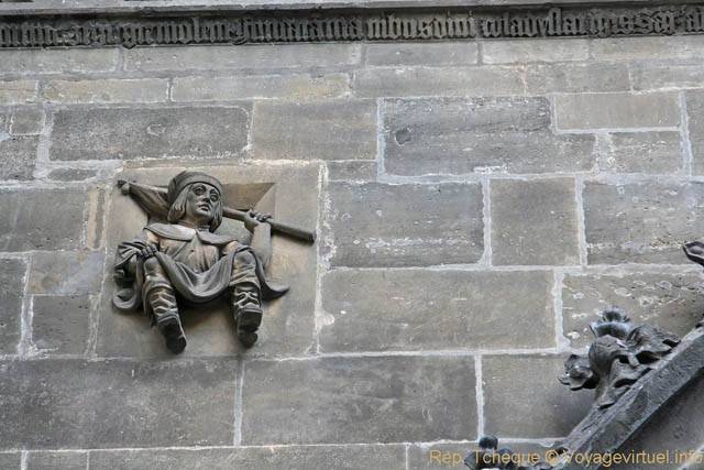 Tour de la Poudrière (Prašná brána), statue dans le mur de la façade Ouest - Praga, Repubblica Ceca