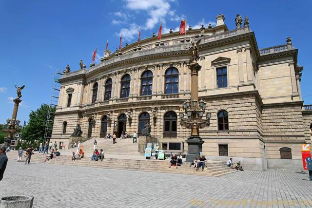 Vue générale du Rudolfinum, Alsovo Nabrezi - Praga, Repubblica Ceca