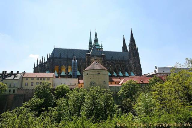 Cathédrale Saint-Guy, devant la Tour des Poudres, (Prazsky Hrad) - Praga, Repubblica Ceca