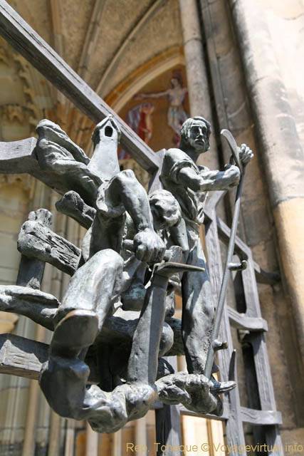 Porte d'Or, détail des sculptures de la grille, cathédrale Saint Guy, Saint Venceslas et Saint Adalbert - Praga, Repubblica Ceca