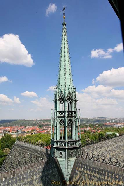 Les toits et la flèche gothique, Cathédrale Sv Vit Vaclav A Vojtech - Praga, Repubblica Ceca