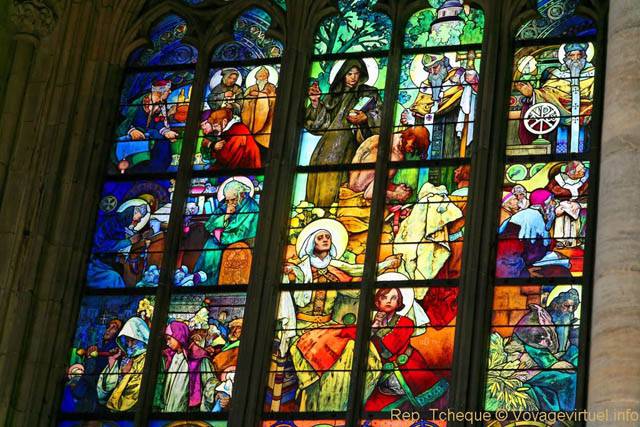 Détail d'un vitrail, Cathédrale St Vitus St Wenceslas St Adalbert - Praga, Repubblica Ceca