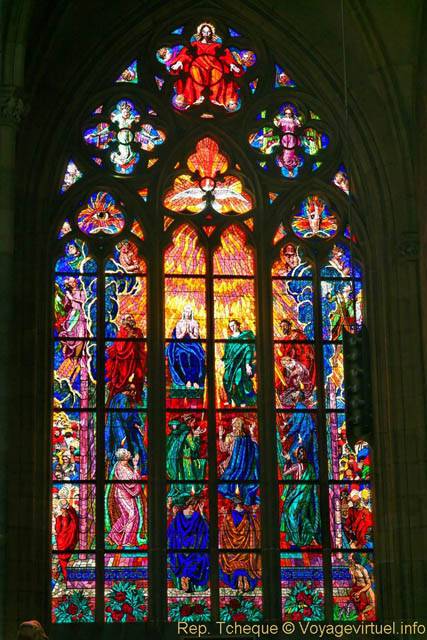 Cathédrale Saint-Guy, Vitrail de Dieu flamboyant - Praga, Repubblica Ceca