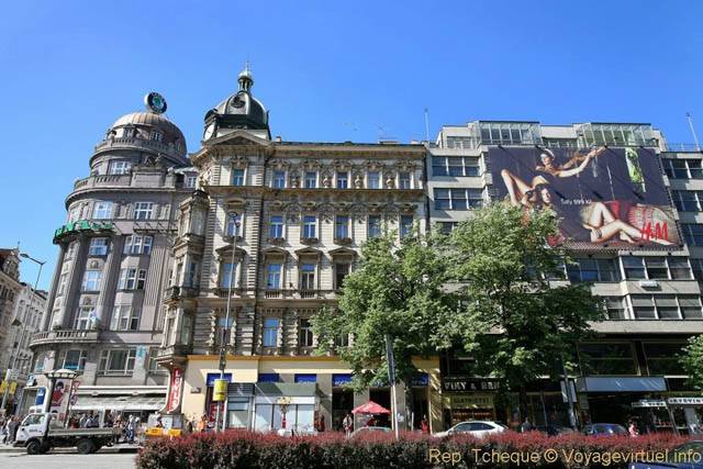 Vaclavske Namesti, publicité sur immeuble - Praga, Repubblica Ceca